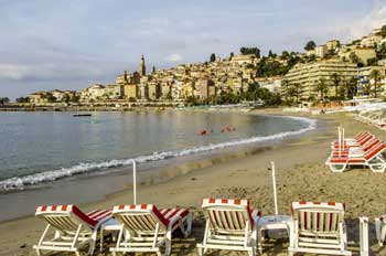 bar en bord de mer avec plage privee menton